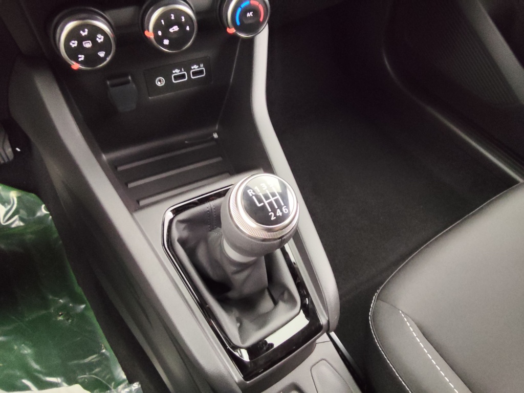 69852_p51 - RENAULT - CLIO - 2025 - photo 12