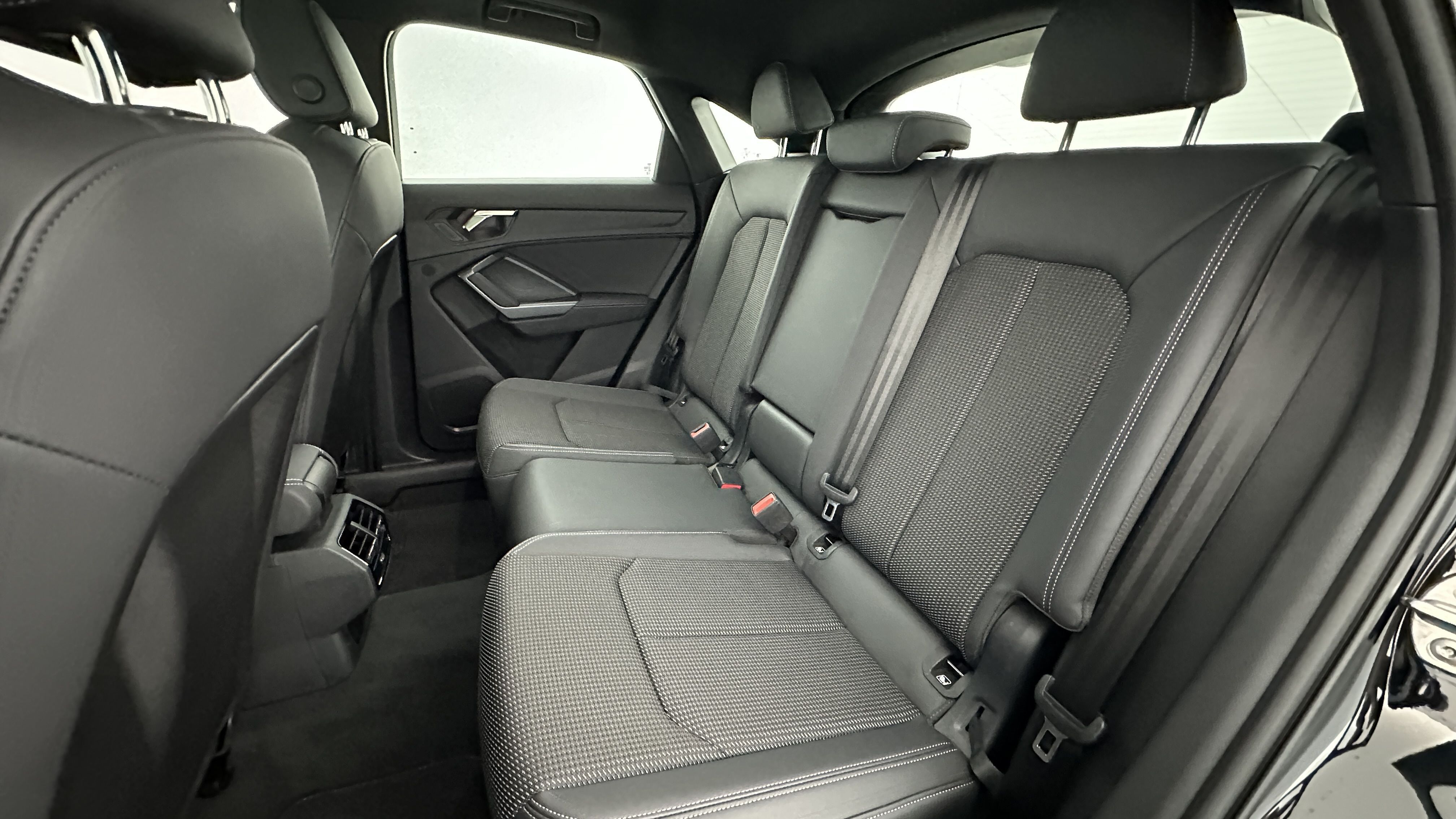 GLI00002435_p53 - AUDI - Q3 SPORTBACK - 2024 - photo 9