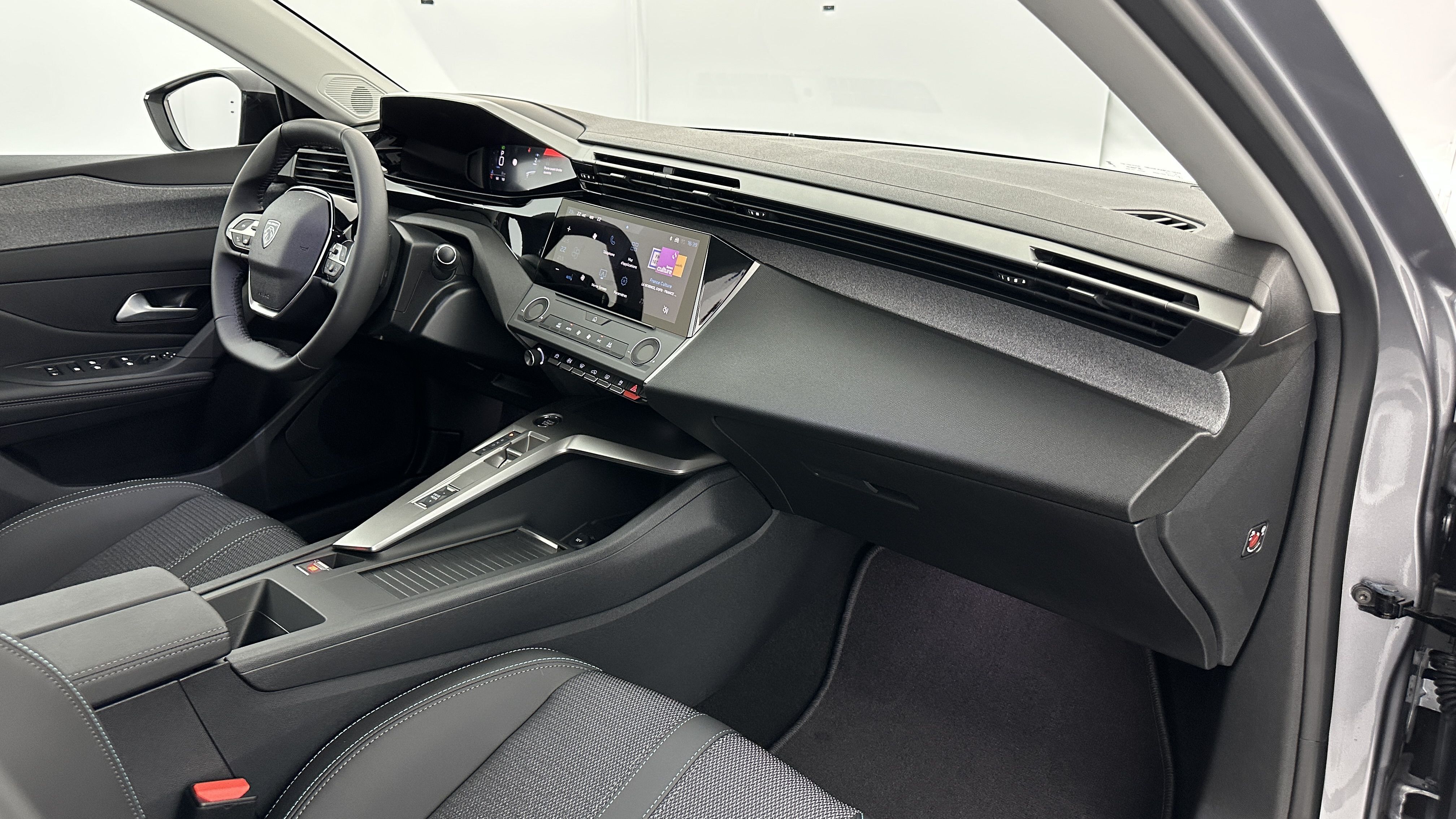 GLI00002657_p53 - PEUGEOT - 308 SW - 2025 - photo 8