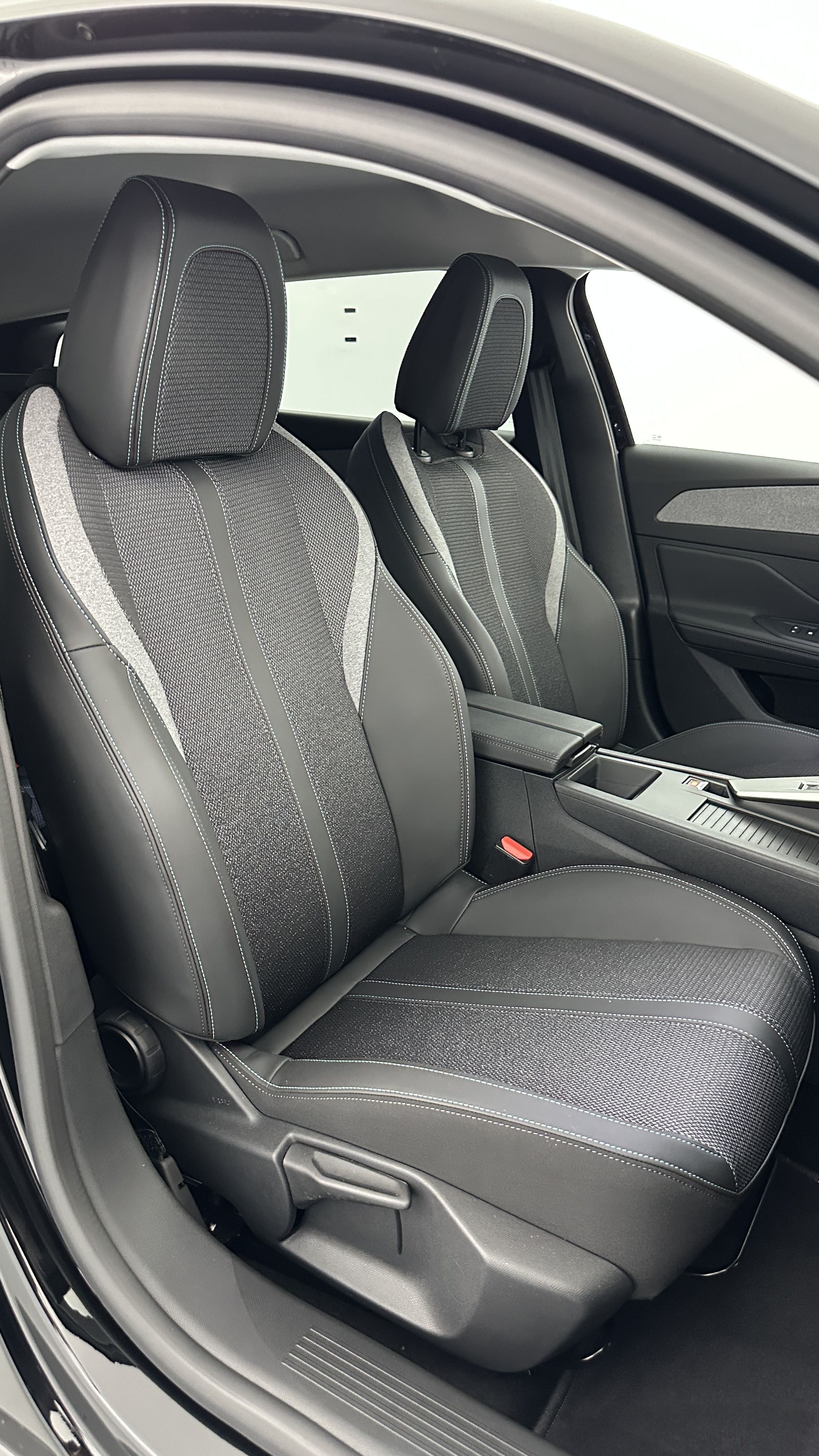 GLI00002666_p53 - PEUGEOT - 308 SW - 2025 - photo 21