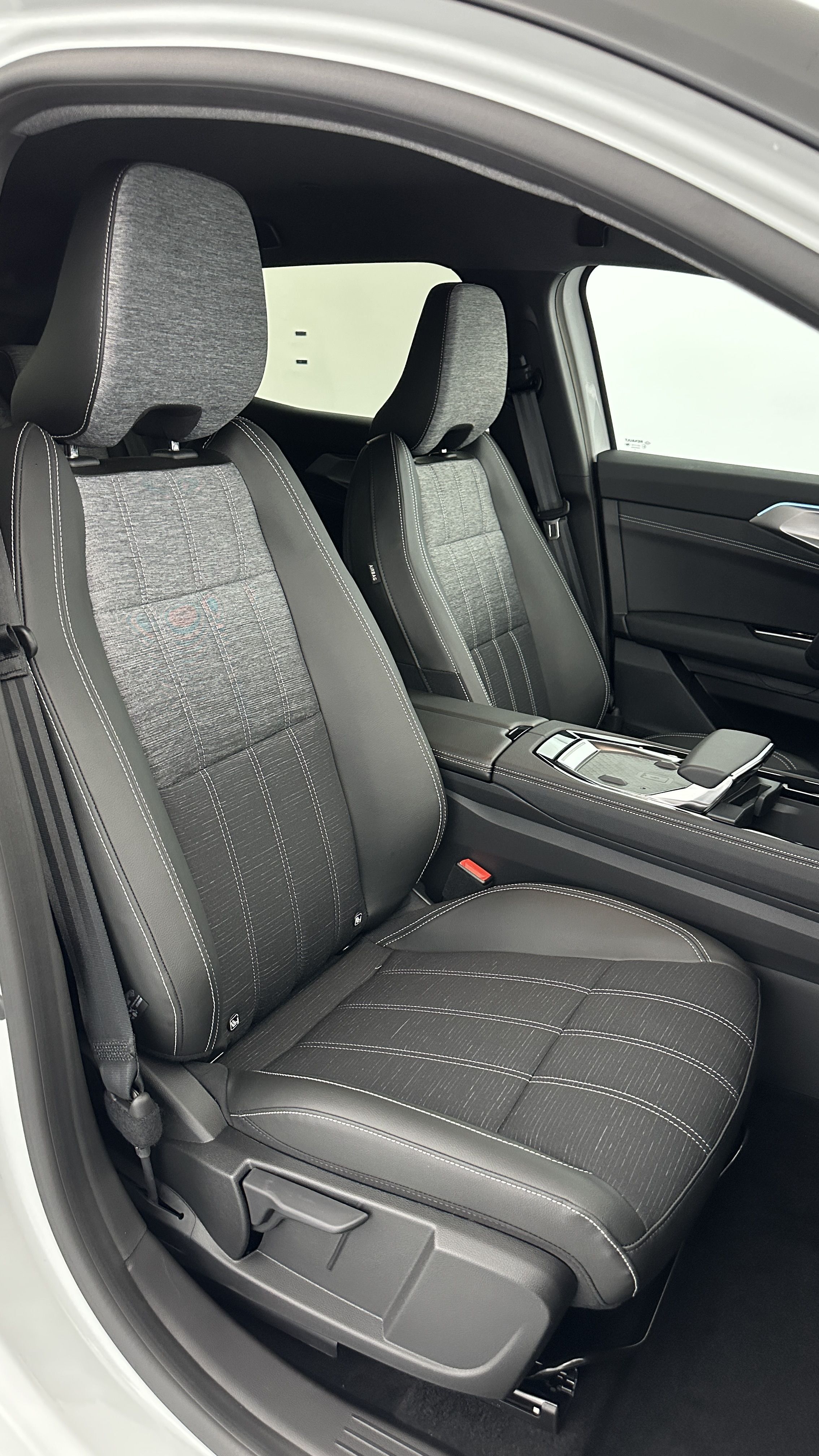 GLI00005942_p53 - RENAULT - AUSTRAL - 2025 - photo 24