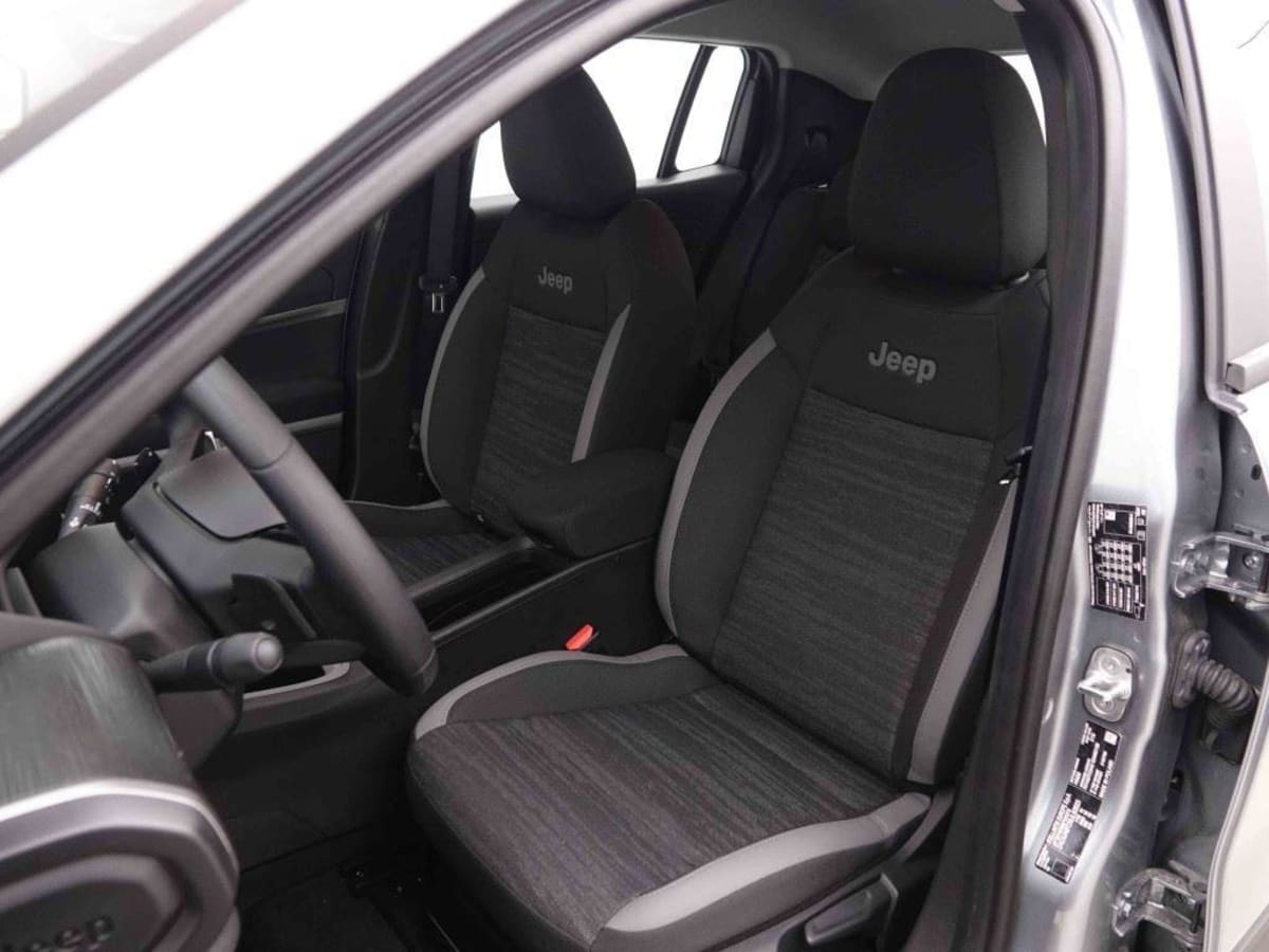 352665_p2 - JEEP - AVENGER - 2025 - photo 5