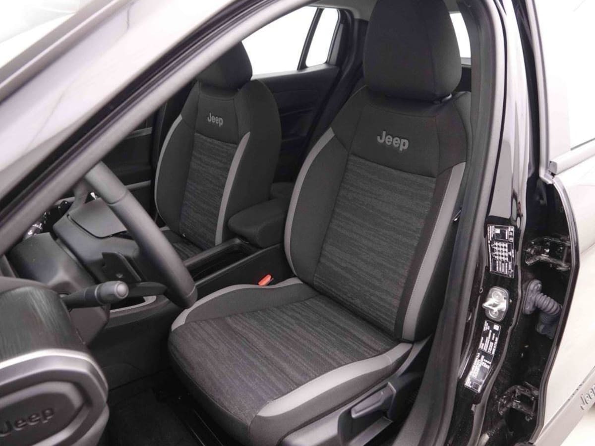 352677_p2 - JEEP - AVENGER - 2025 - photo 5