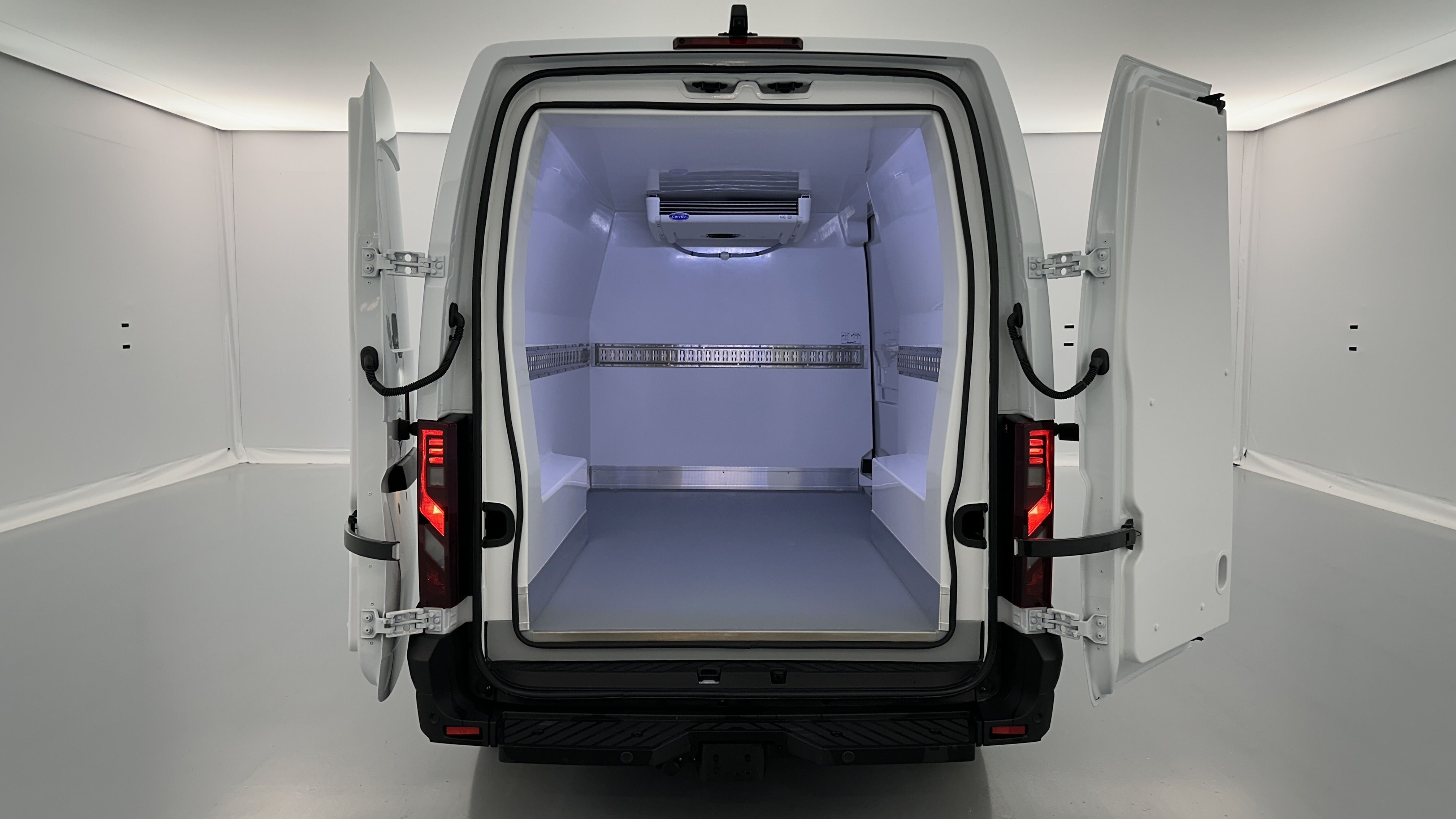 GLI00007235_p53 - RENAULT - MASTER - 2025 - photo 9