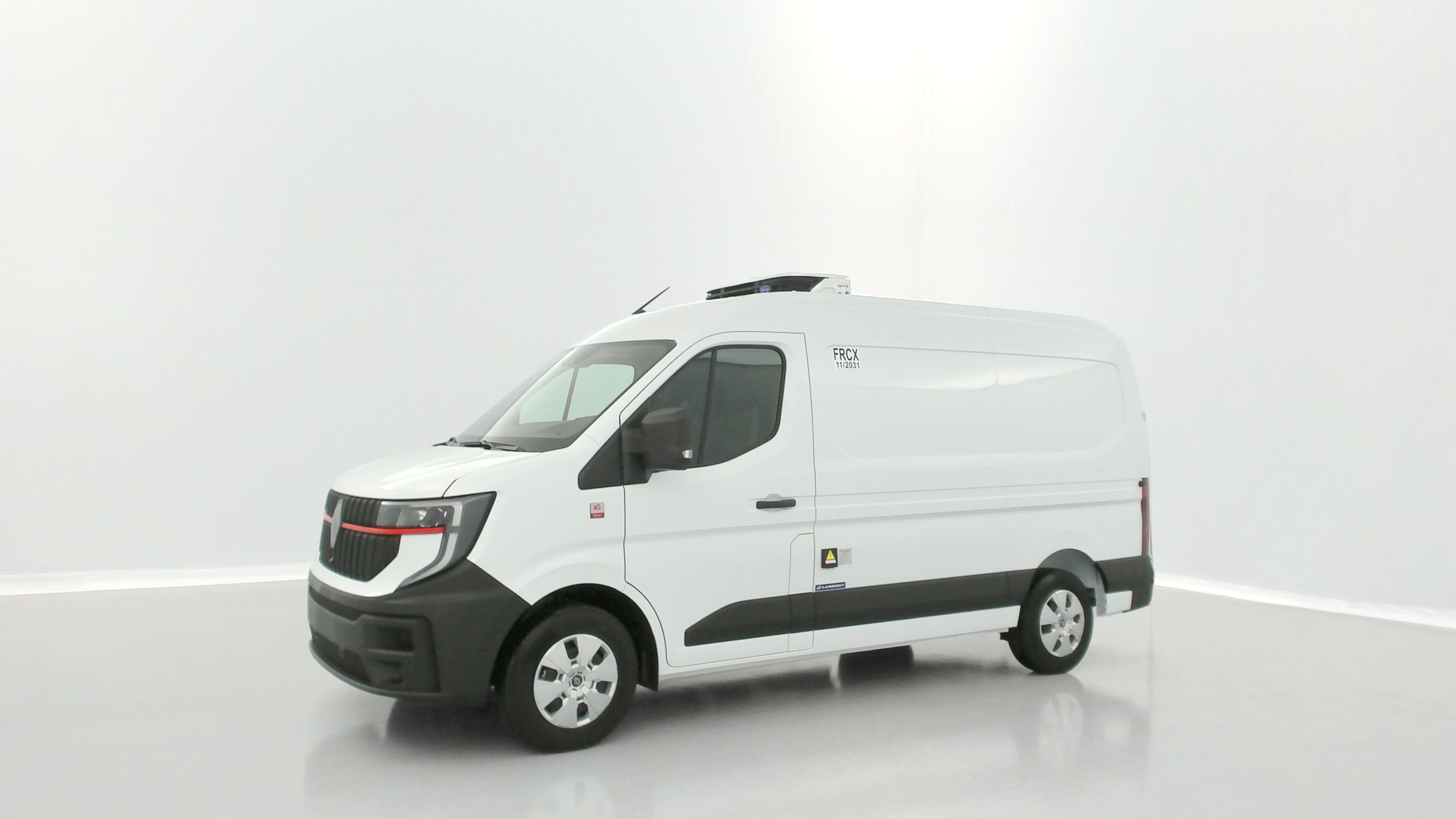 GLI00007235_p53 - RENAULT - MASTER - 2025 - photo 21