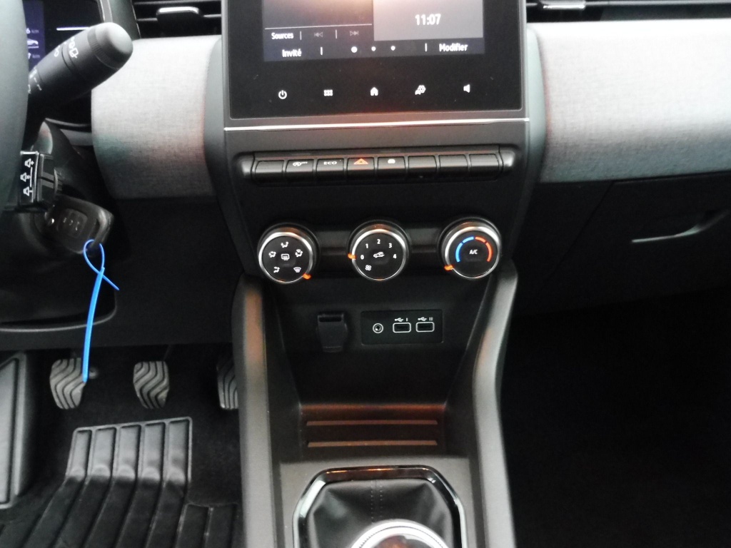 71338_p51 - RENAULT - CLIO - 2025 - photo 6