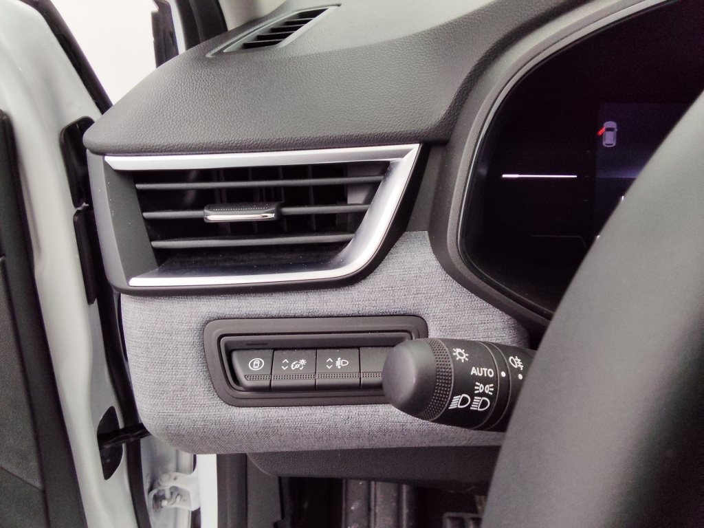 71339_p51 - RENAULT - CLIO - 2025 - photo 8