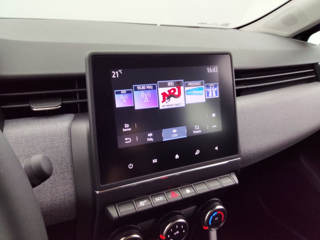 69828_p51 - RENAULT - CLIO - 2025 - photo 11