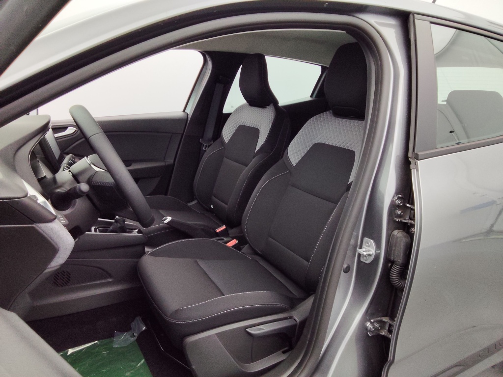 69828_p51 - RENAULT - CLIO - 2025 - photo 13