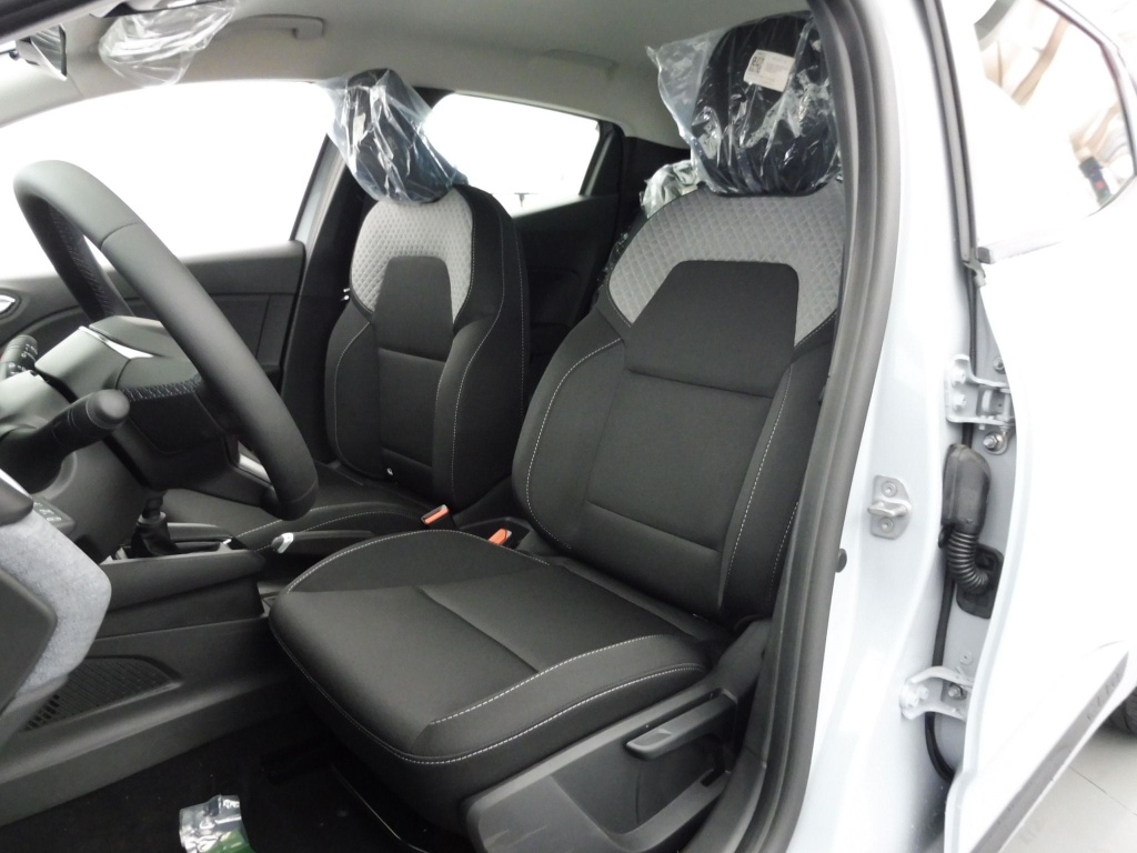 69859_p51 - RENAULT - CLIO - 2025 - photo 12