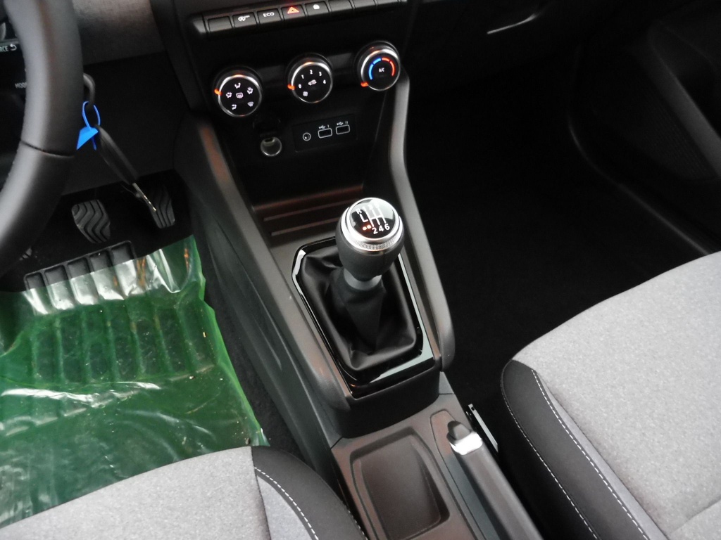 71192_p51 - RENAULT - CLIO - 2025 - photo 12