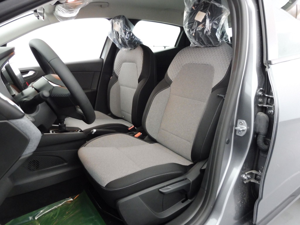 71192_p51 - RENAULT - CLIO - 2025 - photo 13