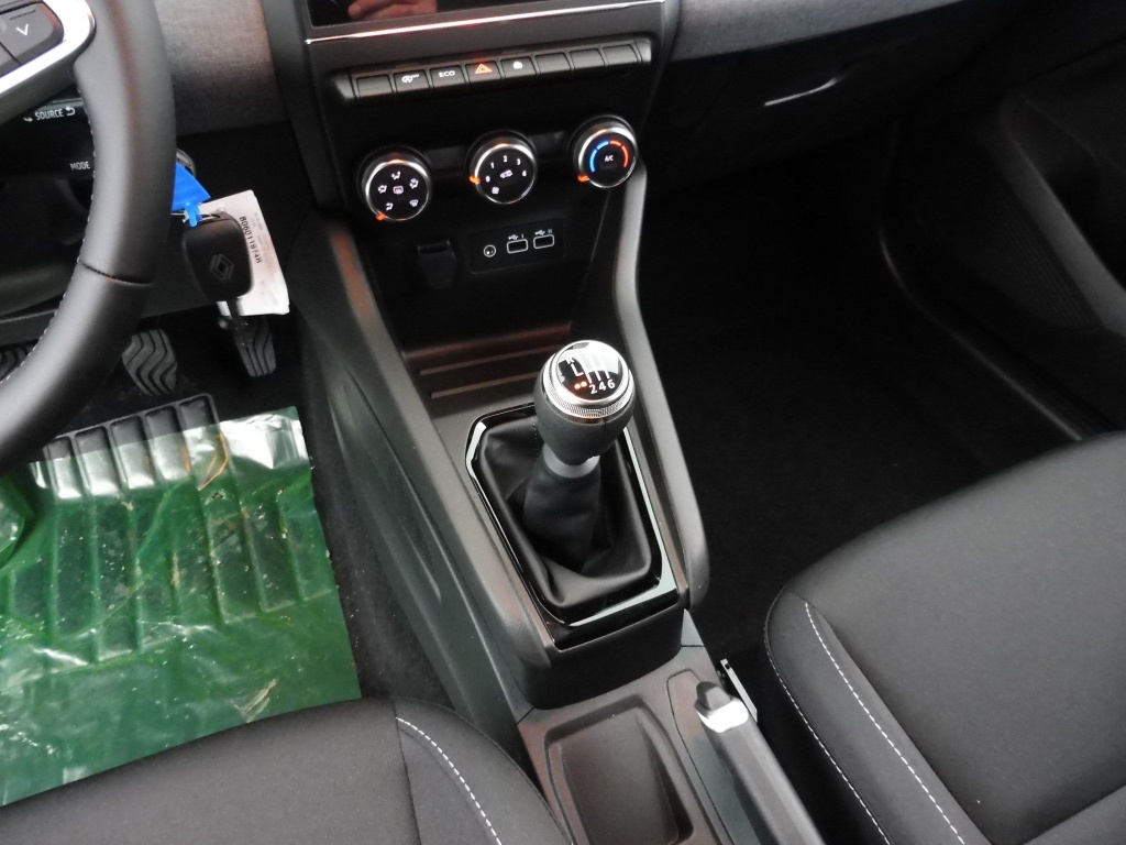 71197_p51 - RENAULT - CLIO - 2025 - photo 12