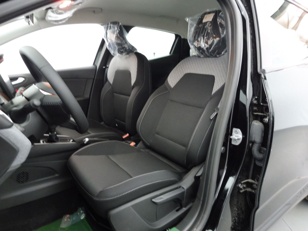 71197_p51 - RENAULT - CLIO - 2025 - photo 13