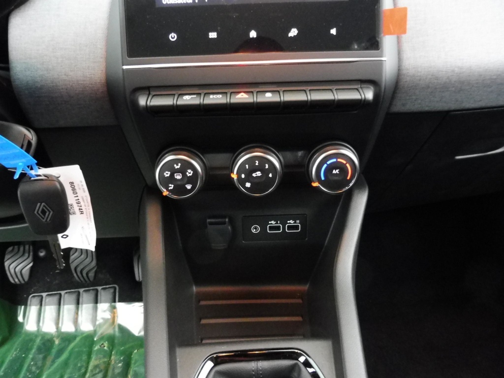 71197_p51 - RENAULT - CLIO - 2025 - photo 7