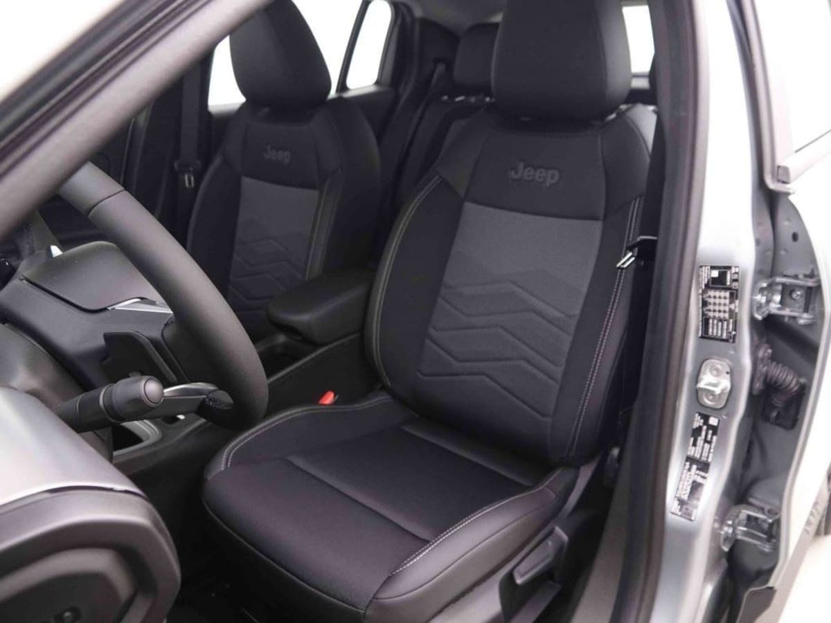 357174_p2 - JEEP - AVENGER - 2025 - photo 7