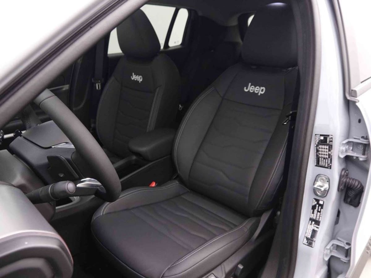 357541_p2 - JEEP - AVENGER - 2025 - photo 8