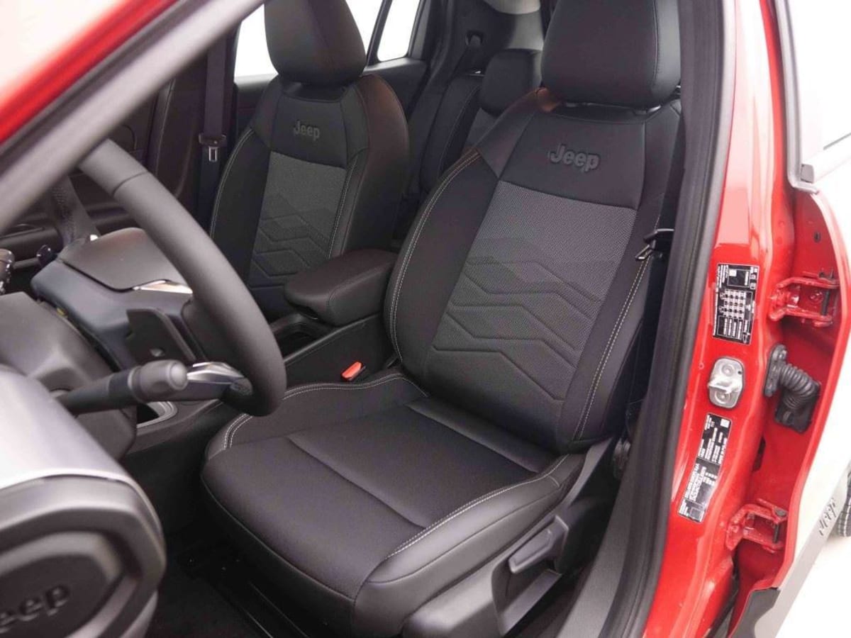 356900_p2 - JEEP - AVENGER - 2025 - photo 7