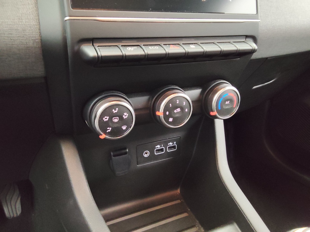 71383_p51 - RENAULT - CLIO - 2025 - photo 7