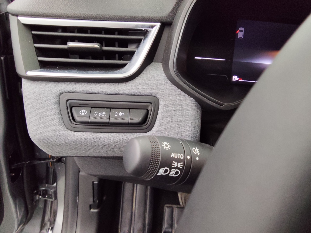 71383_p51 - RENAULT - CLIO - 2025 - photo 8