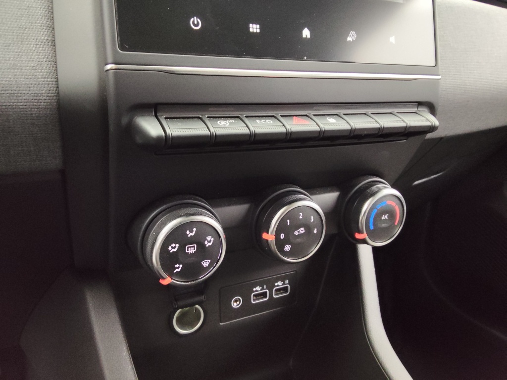 71385_p51 - RENAULT - CLIO - 2025 - photo 7