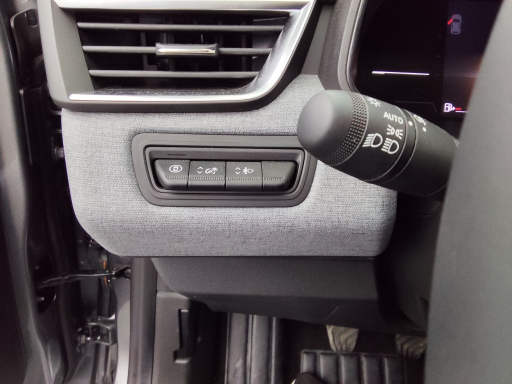 71387_p51 - RENAULT - CLIO - 2025 - photo 8