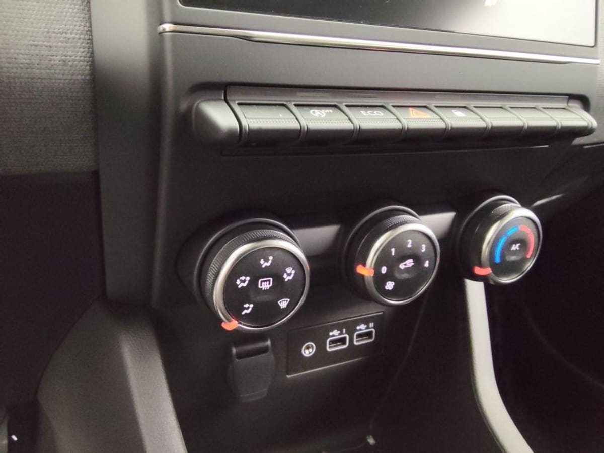 360004_p2 - RENAULT - CLIO - 2025 - photo 6