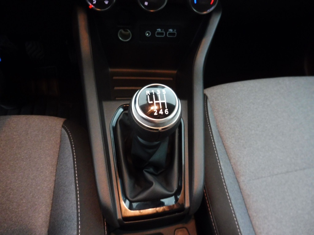 72499_p51 - RENAULT - CLIO - 2025 - photo 14