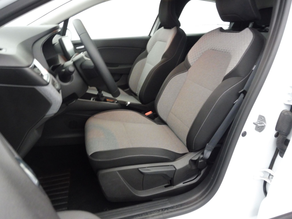 72499_p51 - RENAULT - CLIO - 2025 - photo 15