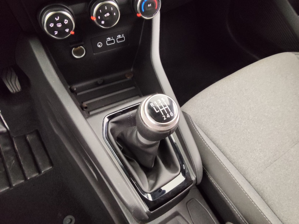 72520_p51 - RENAULT - CLIO - 2025 - photo 11