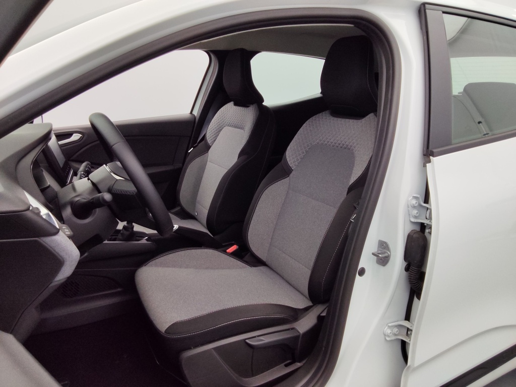 72520_p51 - RENAULT - CLIO - 2025 - photo 12