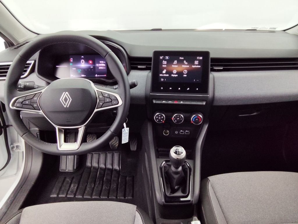 72520_p51 - RENAULT - CLIO - 2025 - photo 13