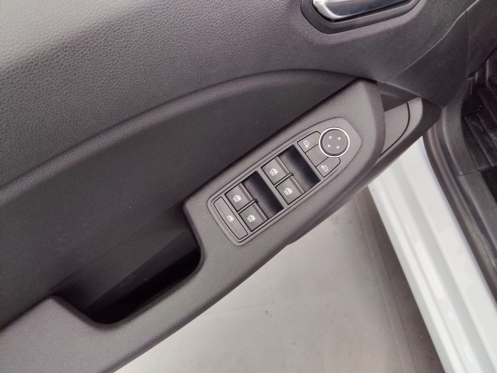 72520_p51 - RENAULT - CLIO - 2025 - photo 15