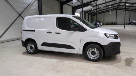 46467_p28 - PEUGEOT - PARTNER - 2025