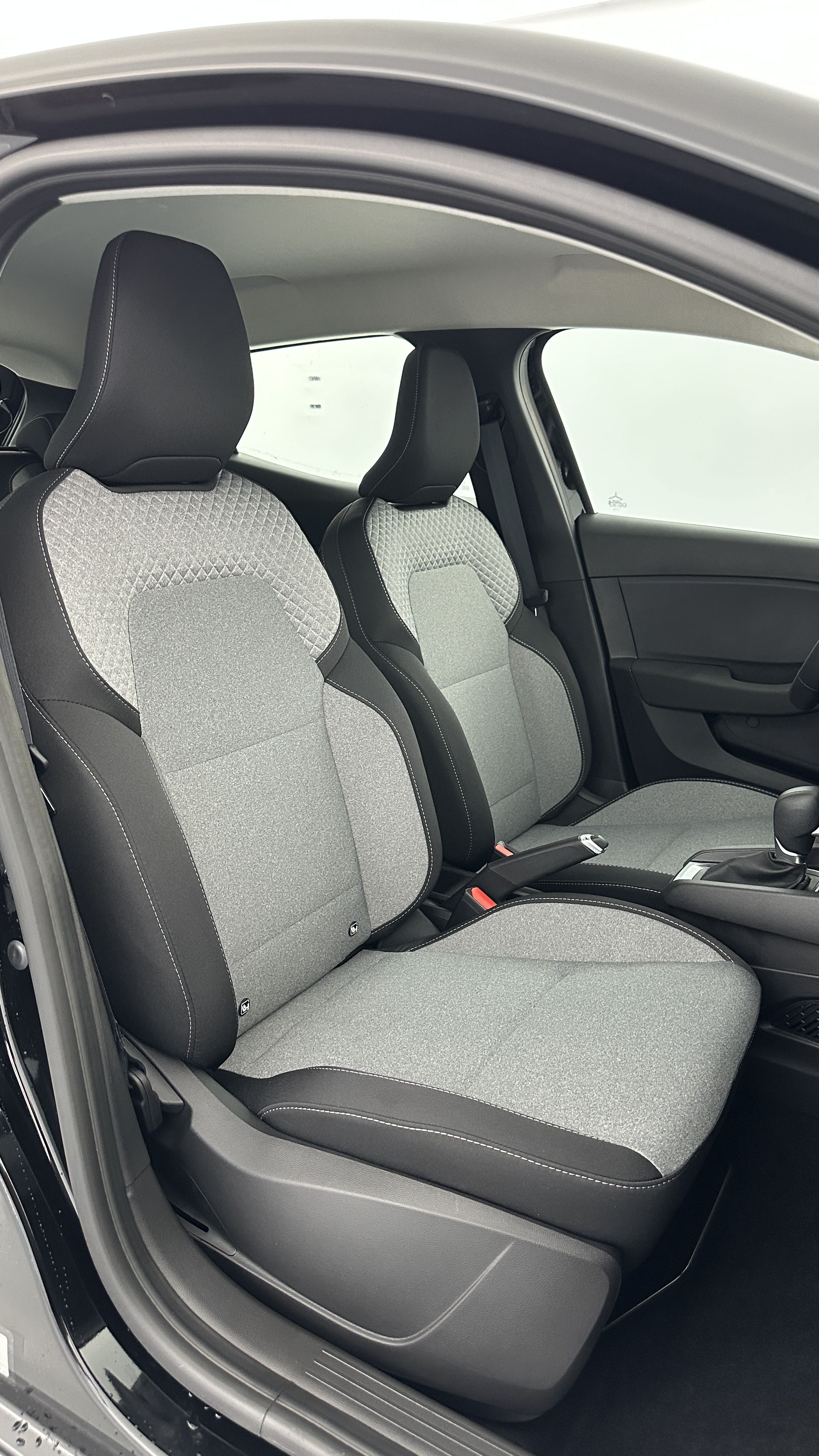 GLI00002852_p53 - RENAULT - CLIO - 2025 - photo 18