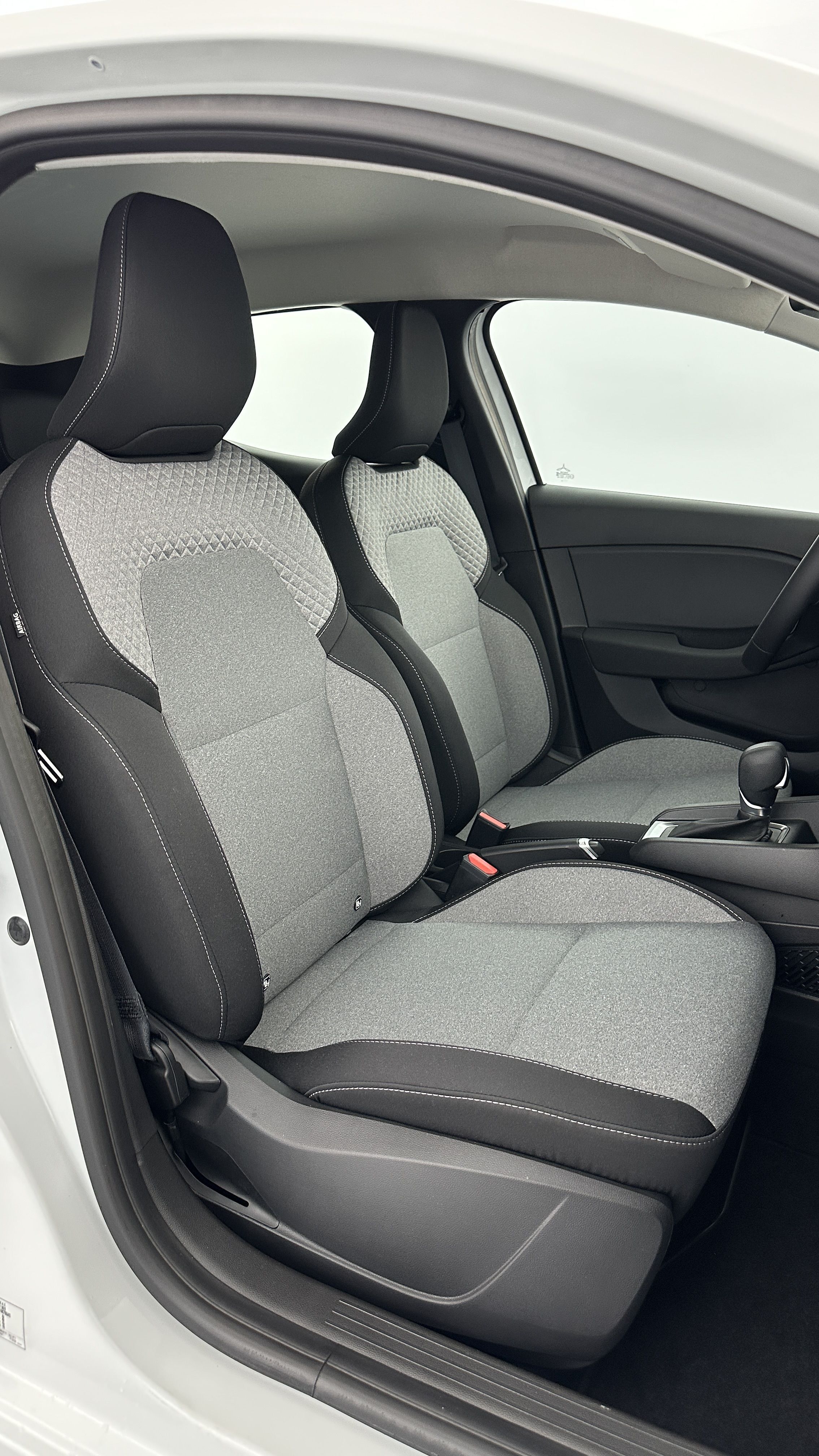 GLI00002840_p53 - RENAULT - CLIO - 2025 - photo 17