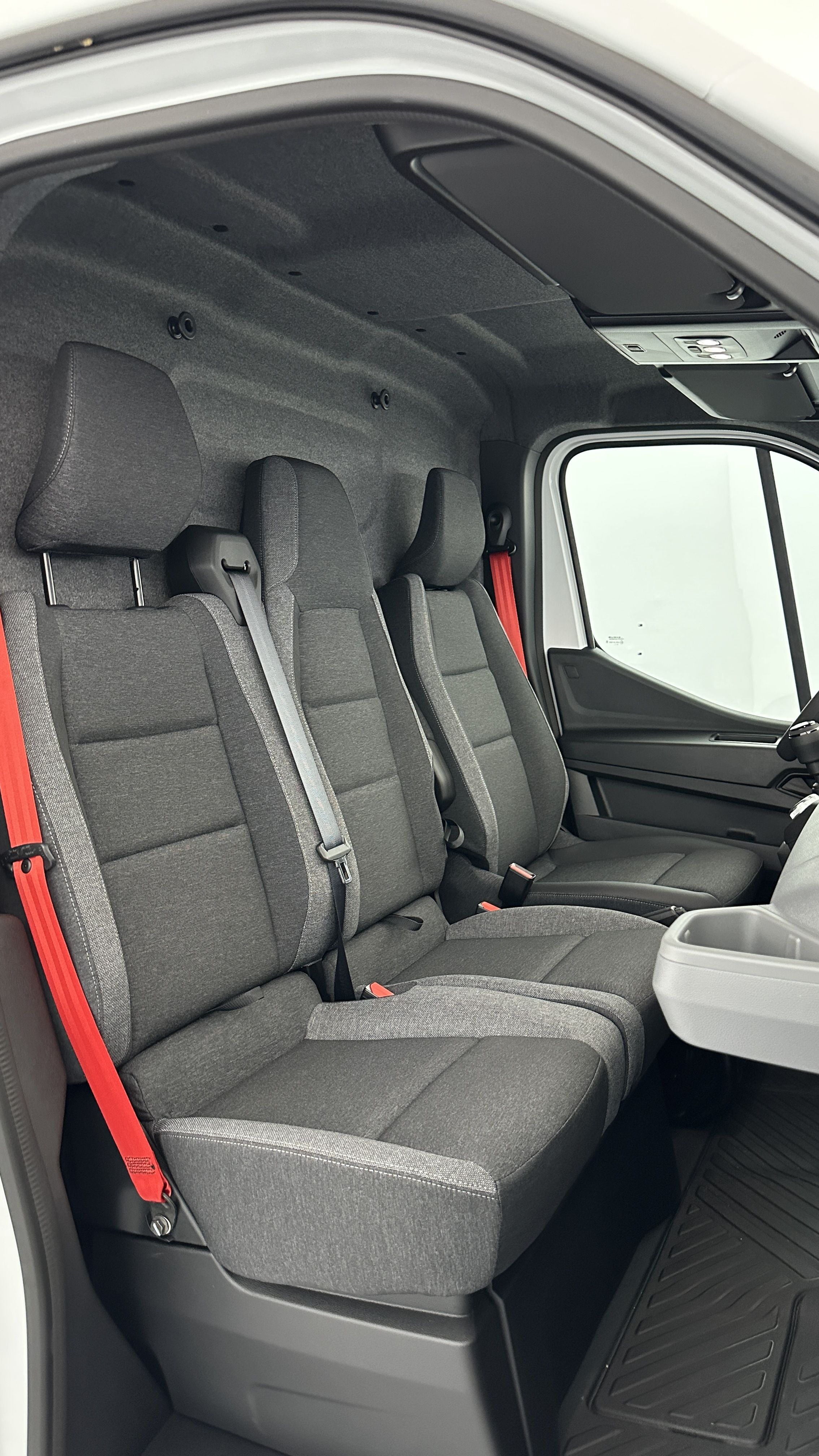 GLI00007112_p53 - RENAULT - MASTER - 2025 - photo 12