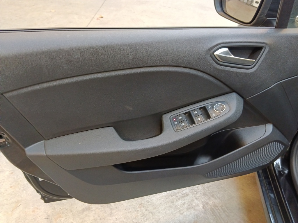 72544_p51 - RENAULT - CLIO - 2025 - photo 11