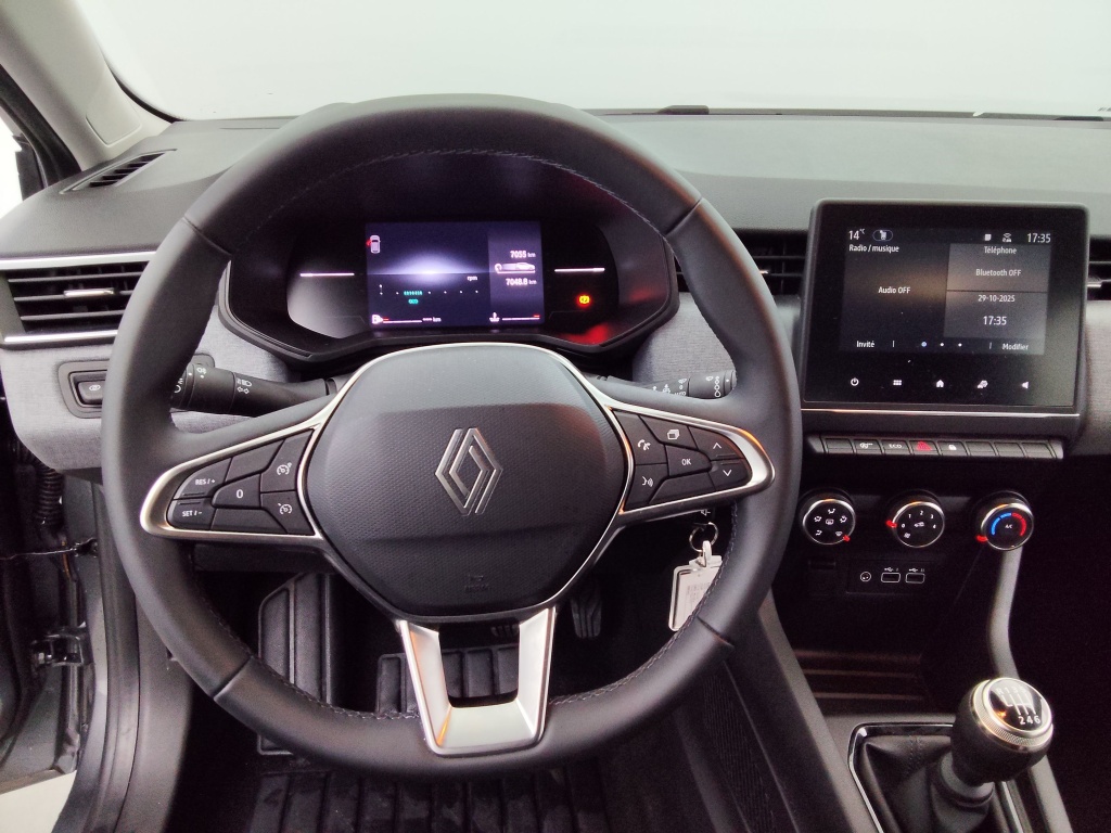 72487_p51 - RENAULT - CLIO - 2025 - photo 16