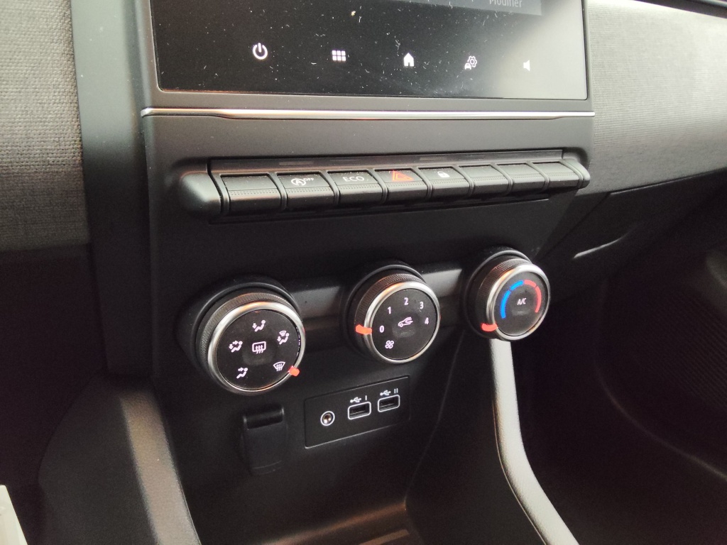 72487_p51 - RENAULT - CLIO - 2025 - photo 7