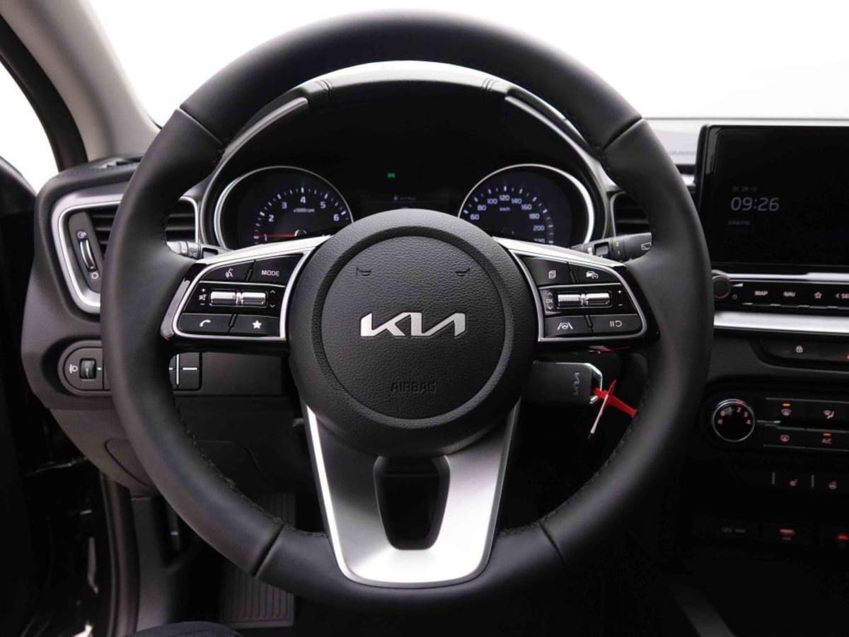 363902_p2 - KIA - CEED SW - 2025 - photo 10