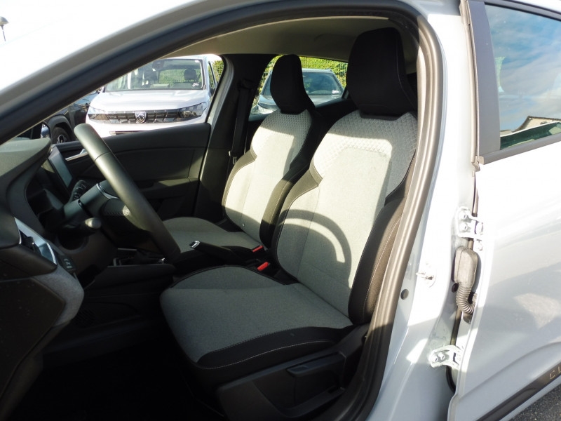 71361_p51 - RENAULT - CLIO - 2025 - photo 3