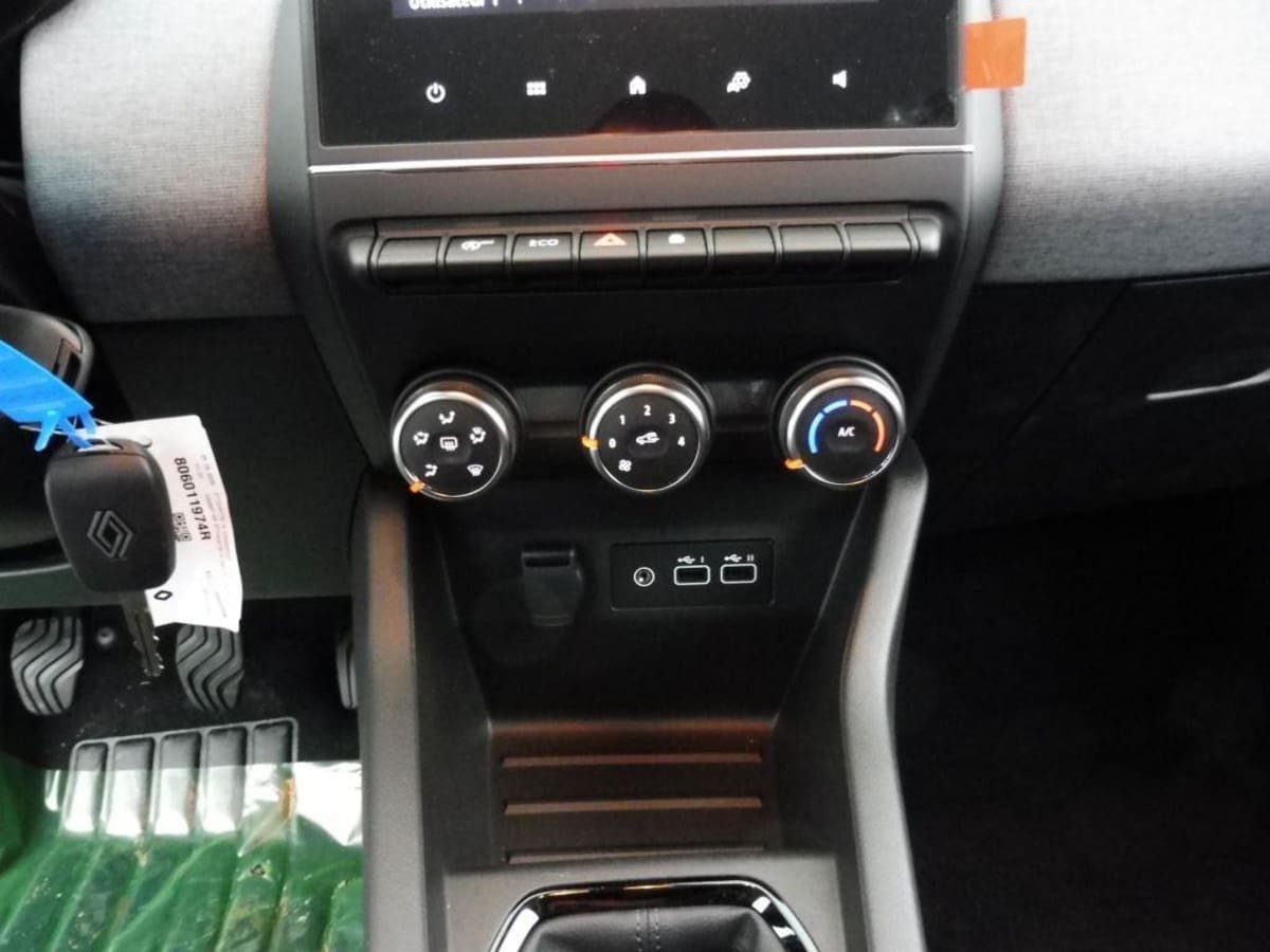 362434_p2 - RENAULT - CLIO - 2025 - photo 7