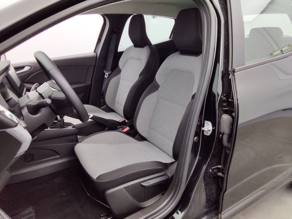 72573_p51 - RENAULT - CLIO - 2025 - photo 15