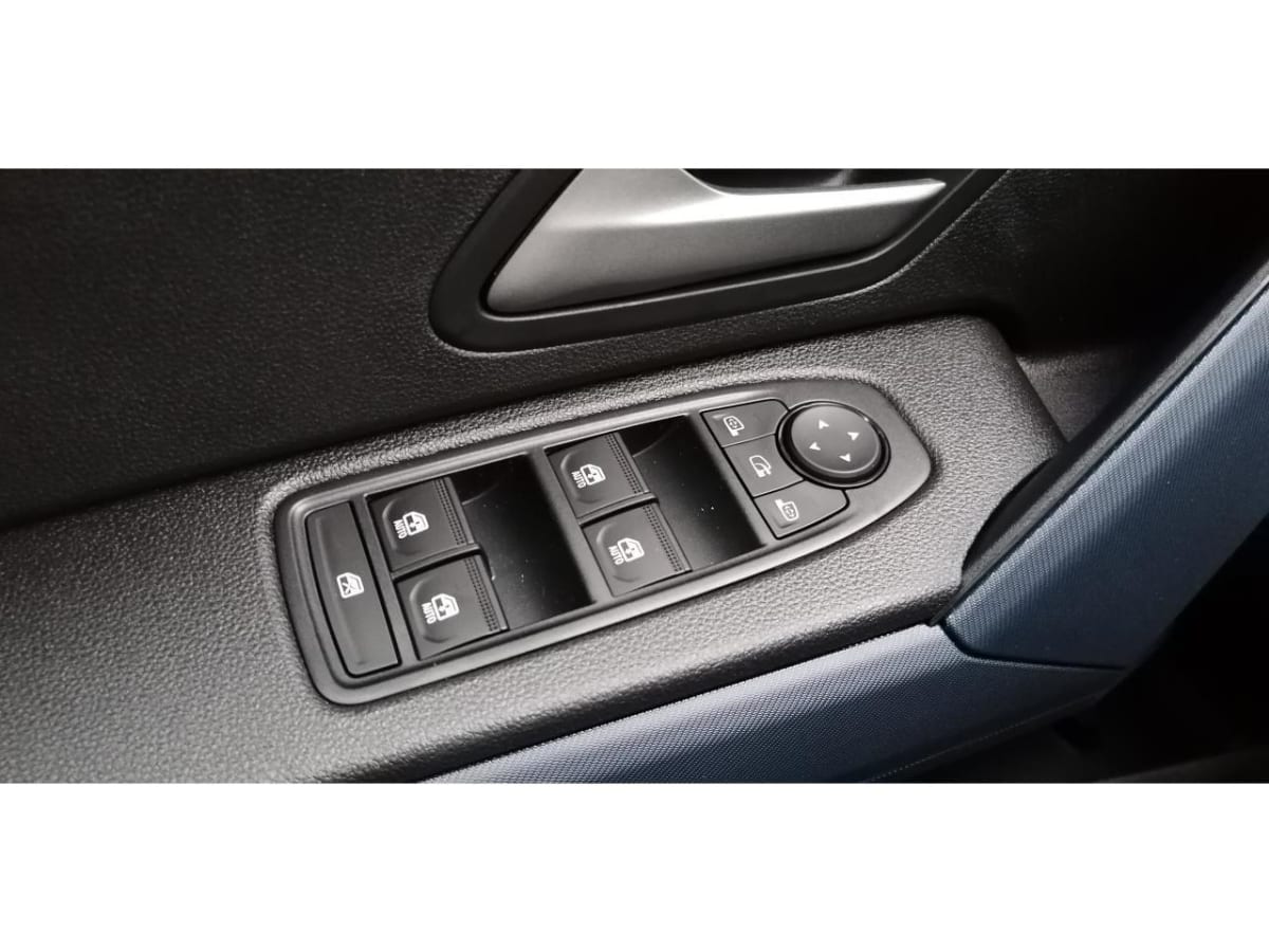 366990_p2 - DACIA - DUSTER - 2025 - photo 10