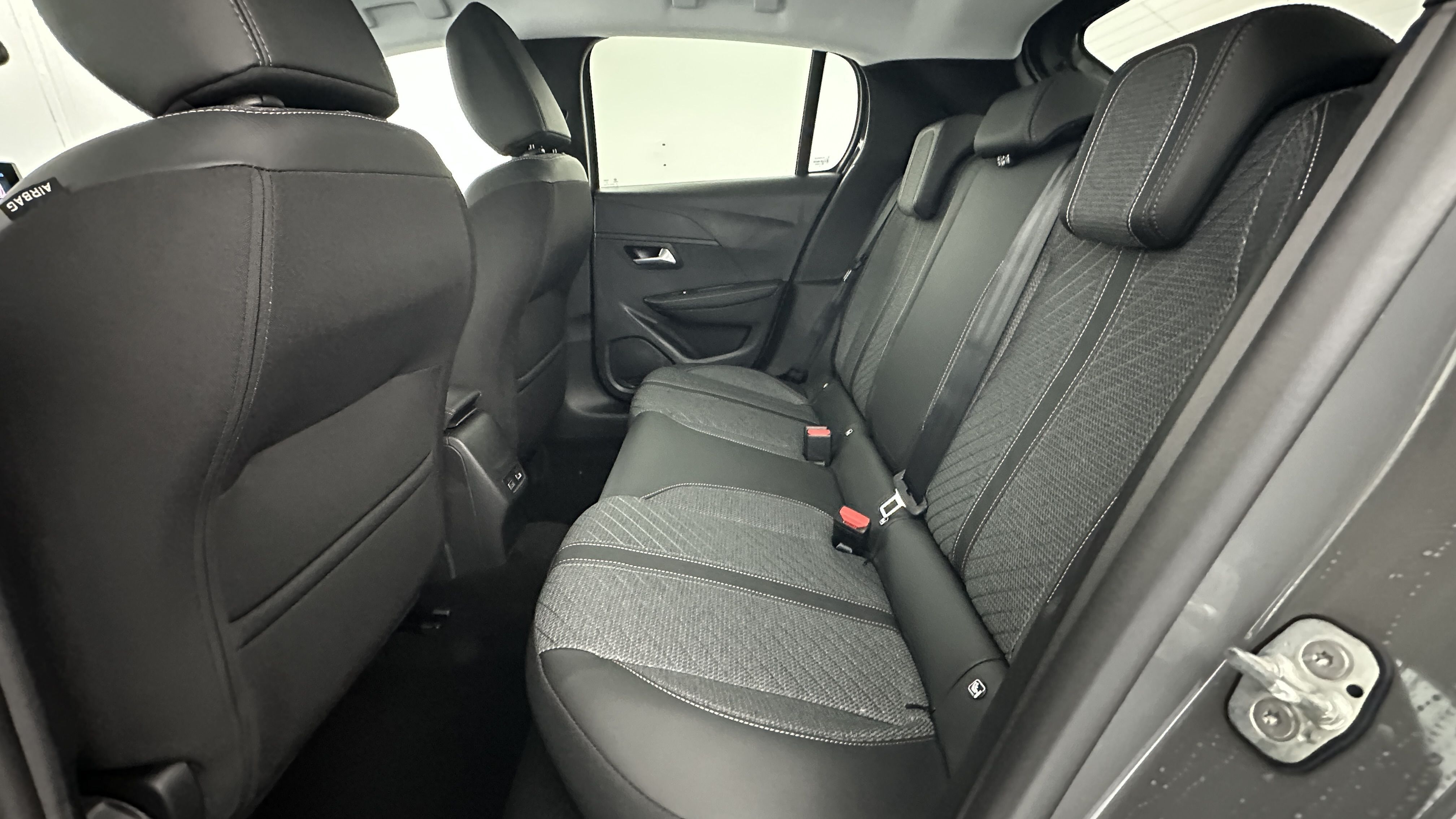 GLI00009520_p53 - PEUGEOT - 208 - 2025 - photo 9