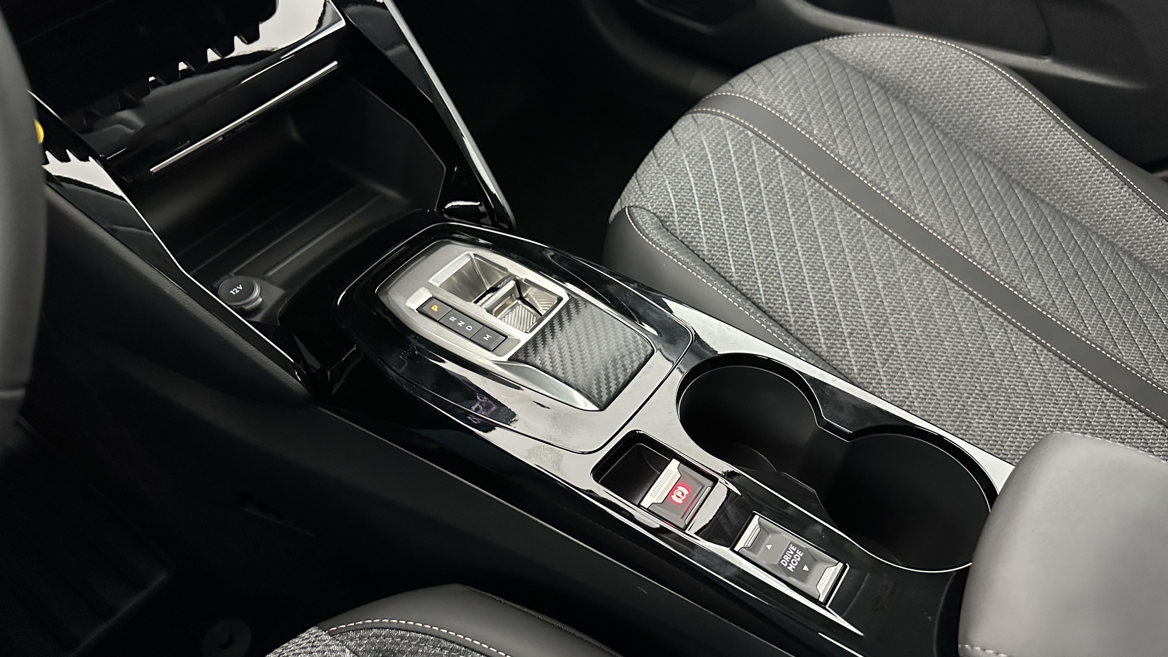 GLI00009516_p53 - PEUGEOT - 208 - 2025 - photo 16