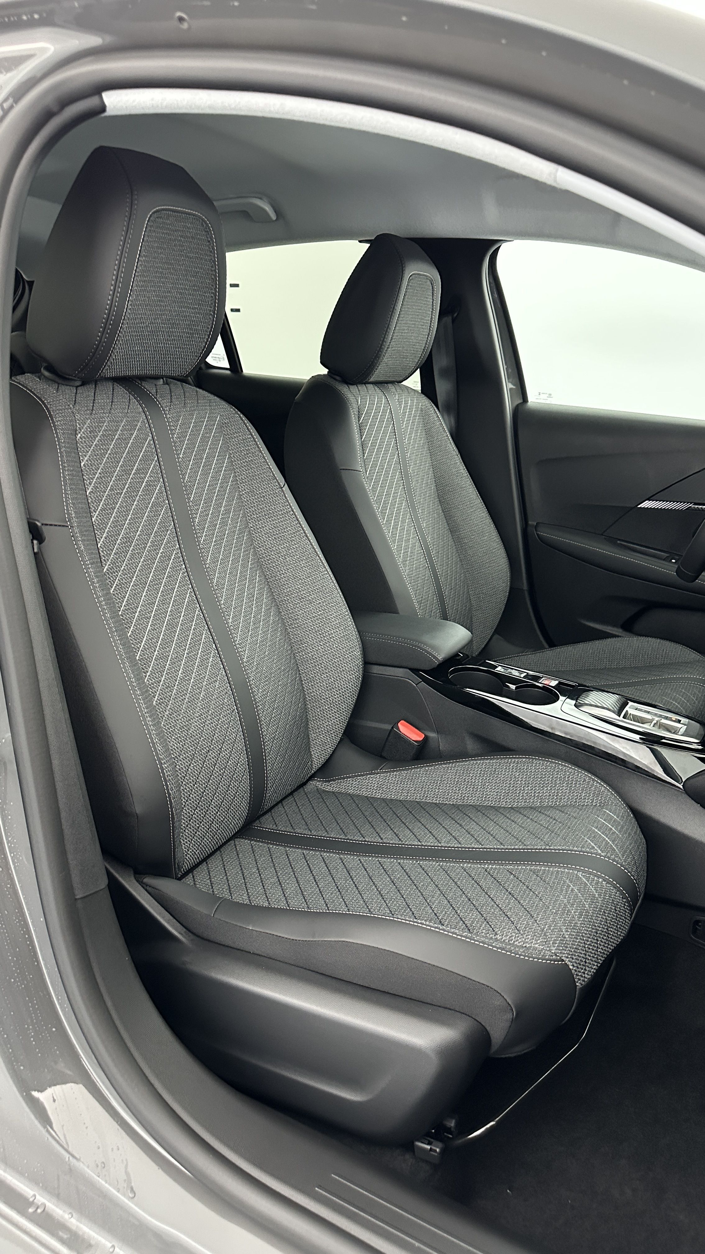 GLI00009516_p53 - PEUGEOT - 208 - 2025 - photo 17