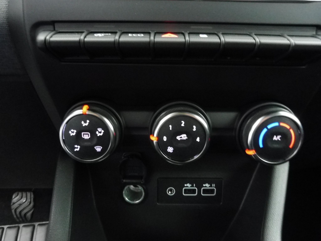 71196_p51 - RENAULT - CLIO - 2025 - photo 7