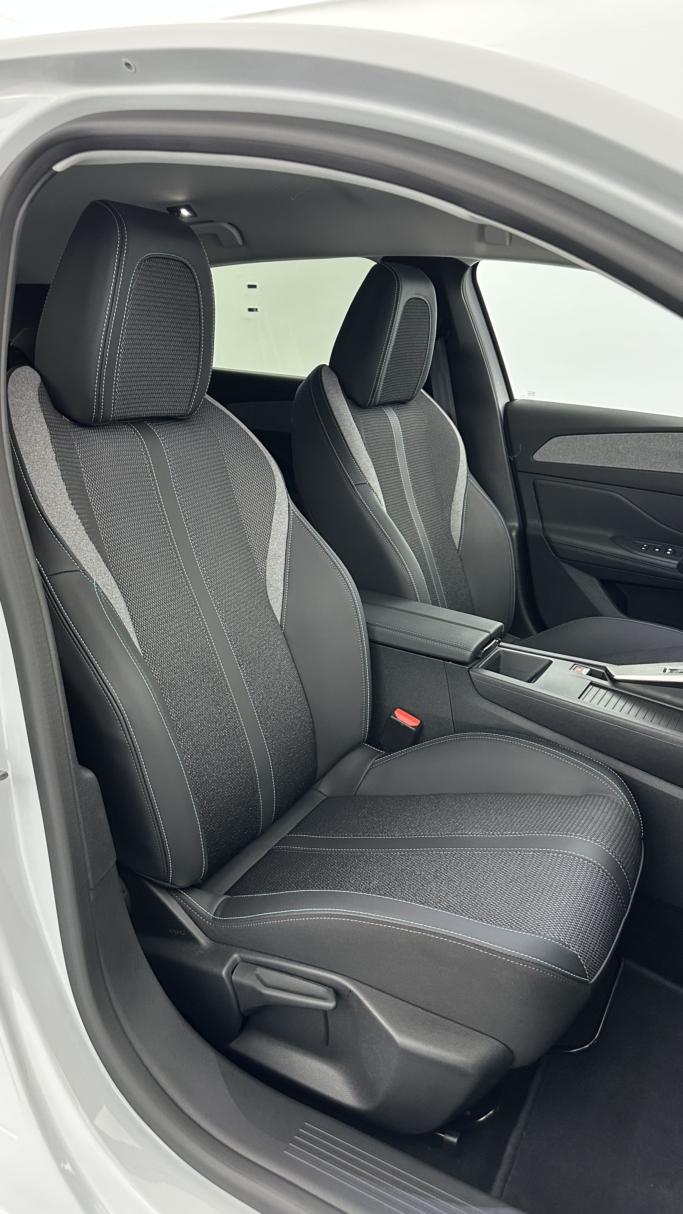 GLI00011389_p53 - PEUGEOT - 308 - 2025 - photo 18